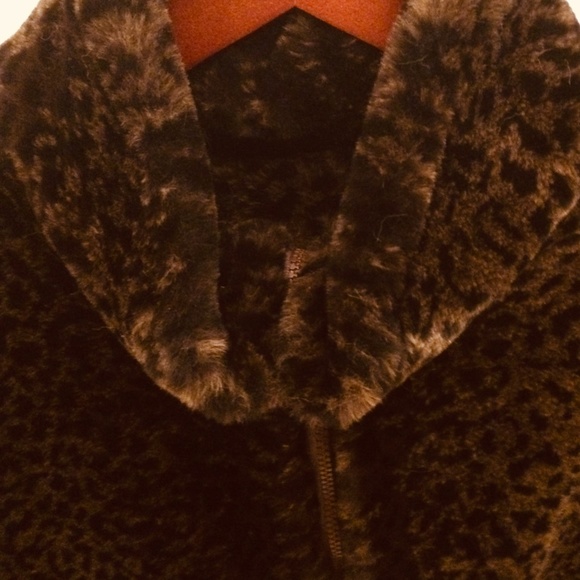 Made in Canada-Fun Faux Fur Jackets, Girls, sz 12, and sz 16 - Picture 7 of 11